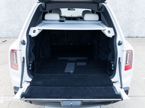 Used 2022 Rolls-Royce Cullinan AWD/4WD image 35