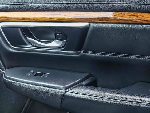 Used 2020 Honda CR-V Touring image 15