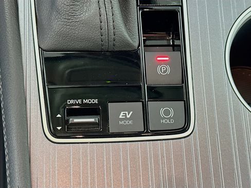 Used 2025 Toyota Sienna LE image 25