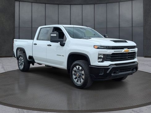 Used 2025 Chevrolet Silverado 2500 Custom w/ Custom Convenience Package image 8