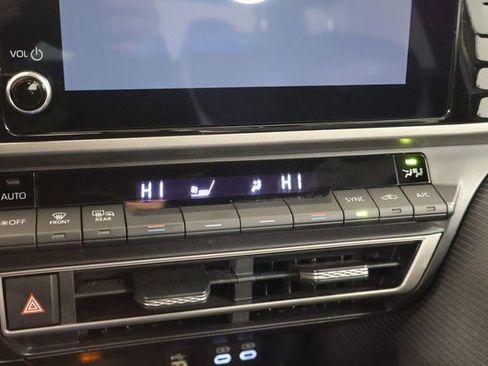 Used 2025 Toyota Camry SE image 22