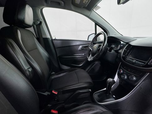 Used 2021 Chevrolet Trax LT w/ Redline Edition image 28