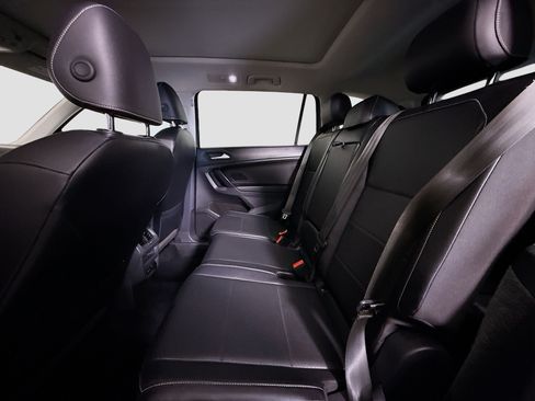Used 2021 Volkswagen Tiguan SE w/ Panoramic Sunroof Package AWD/4WD image 25
