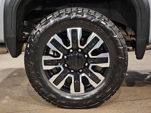 Used 2025 GMC Sierra 2500 Denali Ultimate AWD/4WD image 17