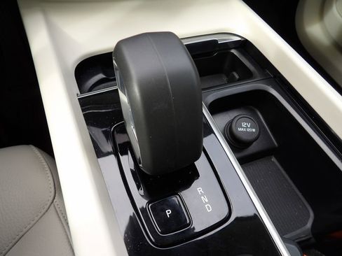 Certified 2024 Volvo XC60 B5 Plus w/ Climate Package image 24