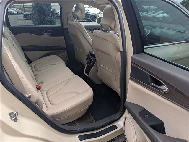 Used 2018 Lincoln MKX Reserve w/ Driver Assistance Package FWD image 16