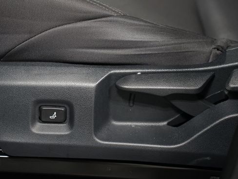 Certified 2025 Toyota Tacoma SR5 RWD image 34