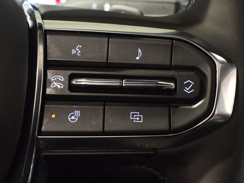 Used 2025 GMC Yukon Denali w/ Sun & Power Step Package image 18