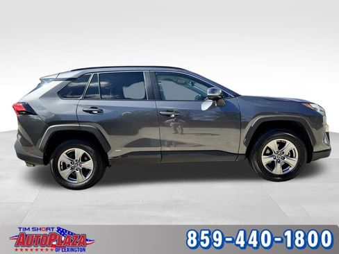 Used 2025 Toyota RAV4 XLE AWD/4WD image 9