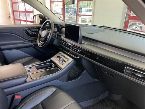 Used 2023 Lincoln Aviator AWD image 23