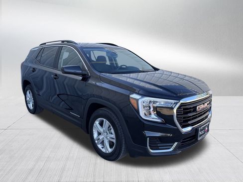 Used 2022 GMC Terrain SLE w/ Driver Convenience Package image 3