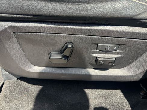 Used 2016 RAM 1500 Laramie w/ Convenience Group AWD/4WD image 11