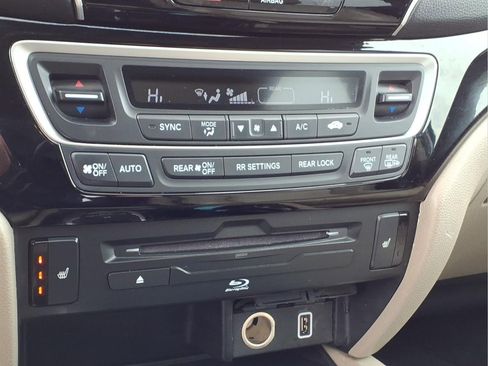 Used 2020 Honda Pilot Touring image 23