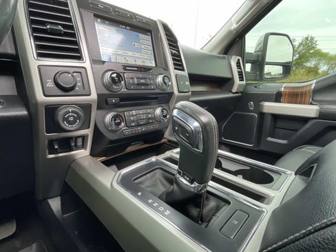Used 2017 Ford F150 Lariat w/ Equipment Group 502A Luxury AWD/4WD image 30