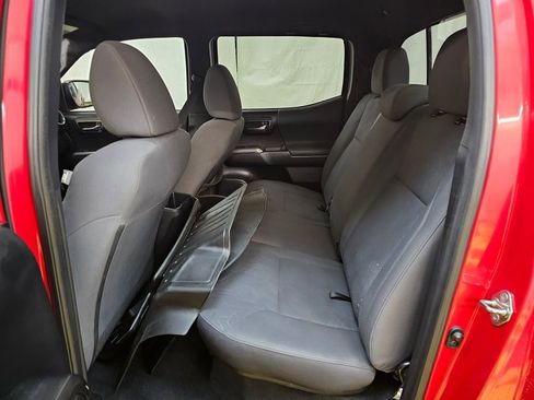 Used 2019 Toyota Tacoma TRD Off-Road w/ Technology Package image 16