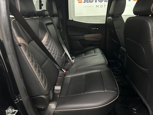 Used 2024 GMC Canyon Denali image 21