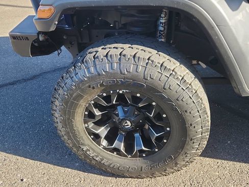 Used 2019 Jeep Wrangler Sport AWD/4WD image 16