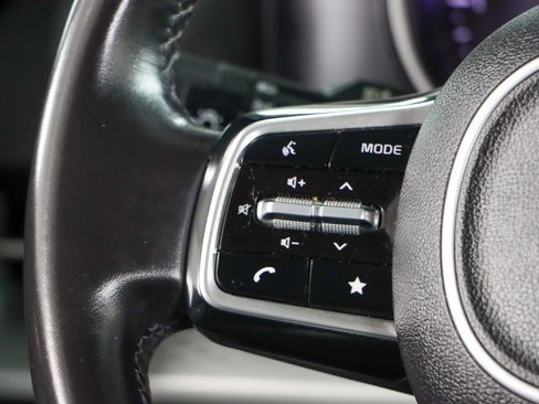 Used 2024 Kia Carnival LX image 13