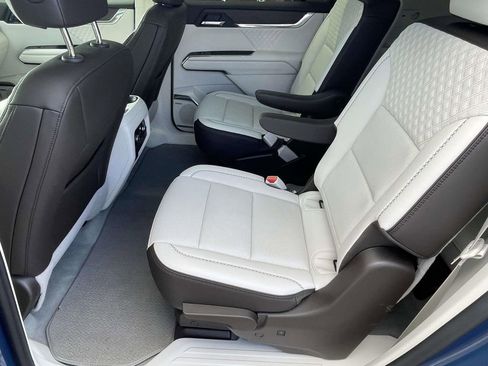 Used 2024 GMC Acadia Denali image 13