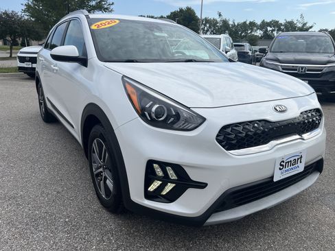 Used 2020 Kia Niro LXS FWD image 3
