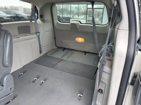 Used 2010 Dodge Grand Caravan SE w/ Climate Group image 15