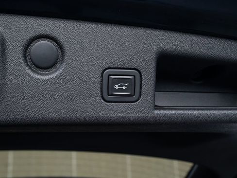 Used 2021 Chevrolet Equinox LT image 40