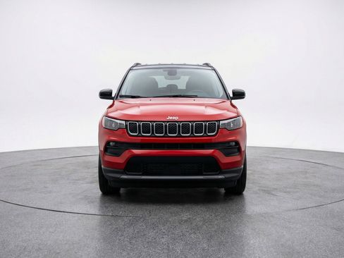 Used 2025 Jeep Compass Limited image 2