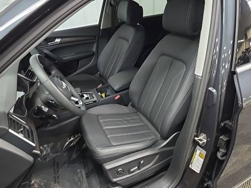 Used 2024 Audi Q5 2.0T Premium w/ Convenience Package image 30