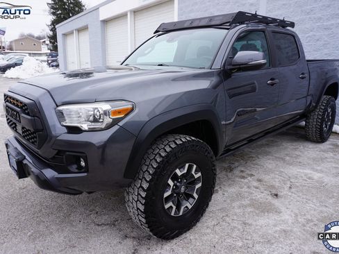 Used 2021 Toyota Tacoma TRD Off-Road w/ Technology Package image 3