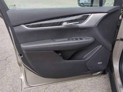 Certified 2023 Cadillac XT6 Premium Luxury image 23