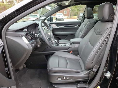 Certified 2025 Cadillac XT5 Premium Luxury image 17