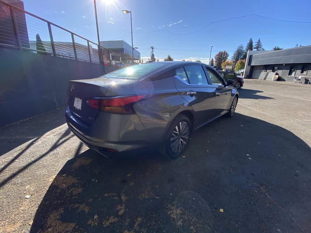 Used 2025 Nissan Altima 2.5 SV AWD/4WD image 6