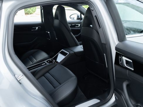 Used 2018 Porsche Panamera 4S image 29