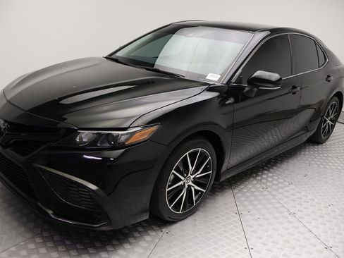 Used 2024 Toyota Camry SE FWD image 2