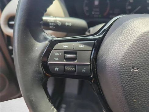 Used 2023 Honda HR-V EX-L image 9