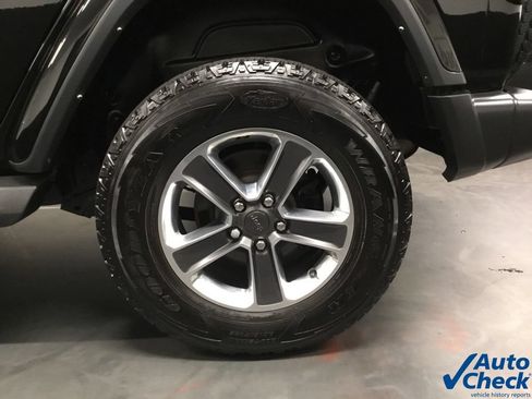 Used 2022 Jeep Wrangler Unlimited Sahara w/ Cold Weather Group AWD/4WD image 19