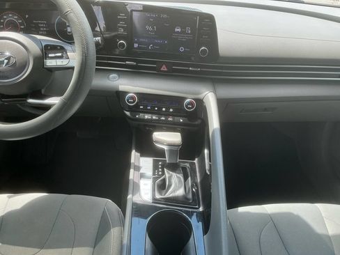 Used 2022 Hyundai Elantra SEL w/ Convenience Package FWD image 20