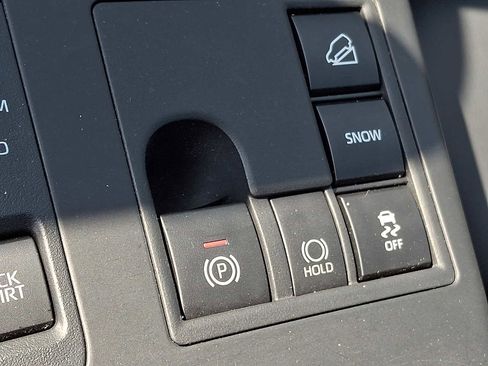Used 2023 Toyota Highlander XLE AWD/4WD image 21