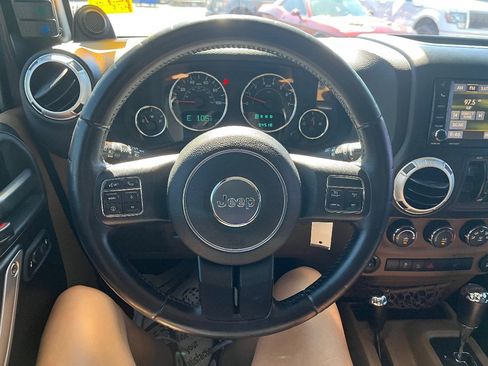 Used 2014 Jeep Wrangler Unlimited Sahara w/ Connectivity Group AWD/4WD image 16
