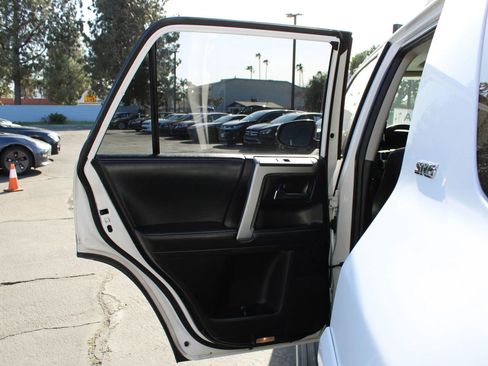 Used 2014 Toyota 4Runner SR5 Premium image 23