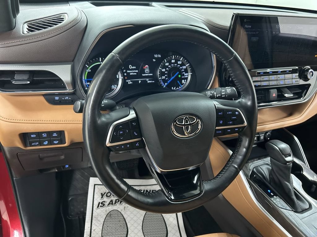 Used 2021 Toyota Highlander Platinum AWD/4WD image 4