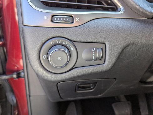 Used 2019 Jeep Cherokee Latitude w/ Popular Appearance Group image 17