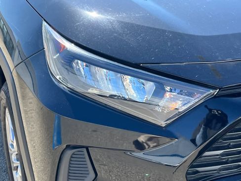 Used 2022 Toyota RAV4 LE AWD/4WD image 14