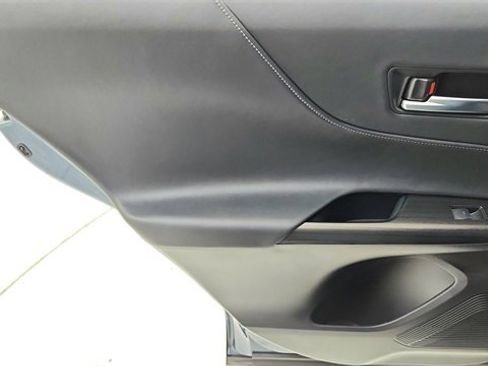 Used 2023 Toyota Venza Limited image 32