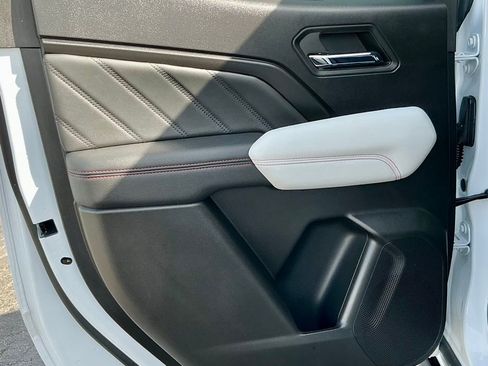 Used 2024 GMC Canyon AT4X image 31