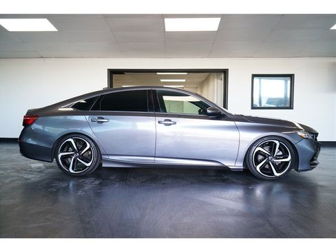 Used 2018 Honda Accord Sport image 8