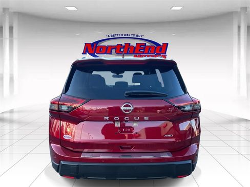 Used 2025 Nissan Rogue SV w/ SV Premium Package image 4