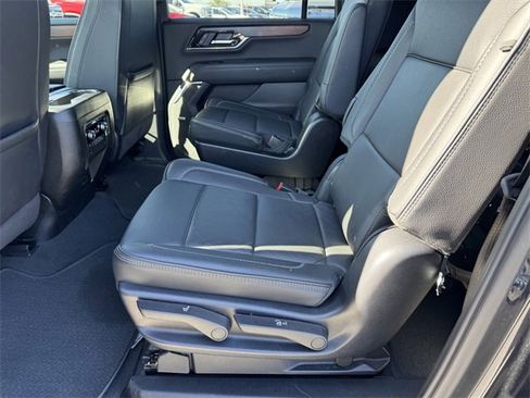 Certified 2025 GMC Yukon XL Denali image 9