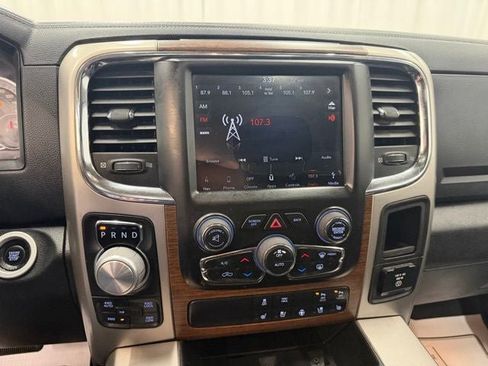 Used 2018 RAM 1500 Laramie w/ Convenience Group AWD/4WD image 18