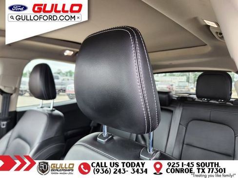 Used 2020 Ford Escape Titanium w/ Titanium Premium Package 2.0 FWD image 18